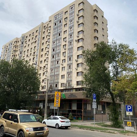 Просторная Двухкомнатная Квартира Жк Бакытты Омир Almaty Exterior foto
