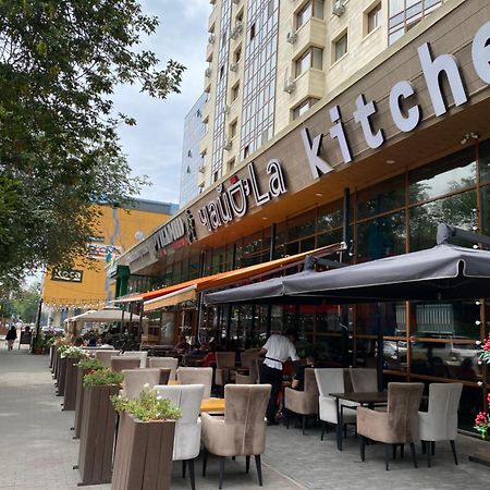 Просторная Двухкомнатная Квартира Жк Бакытты Омир Almaty Exterior foto